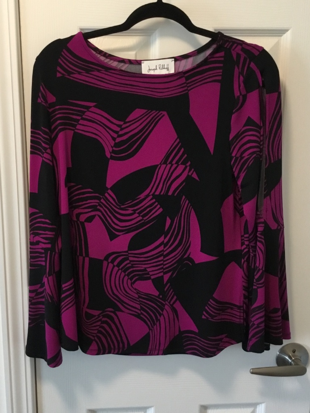 Joseph Ribcoff Black Fuchsia Bowed Neck Bell Sleeves Top